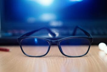Blue-light glasses may not reduce eye strain from screens, study says - The  Washington Post